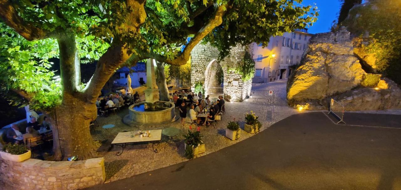 Hotel Restaurant Des Deux Rocs Seillans Exterior foto