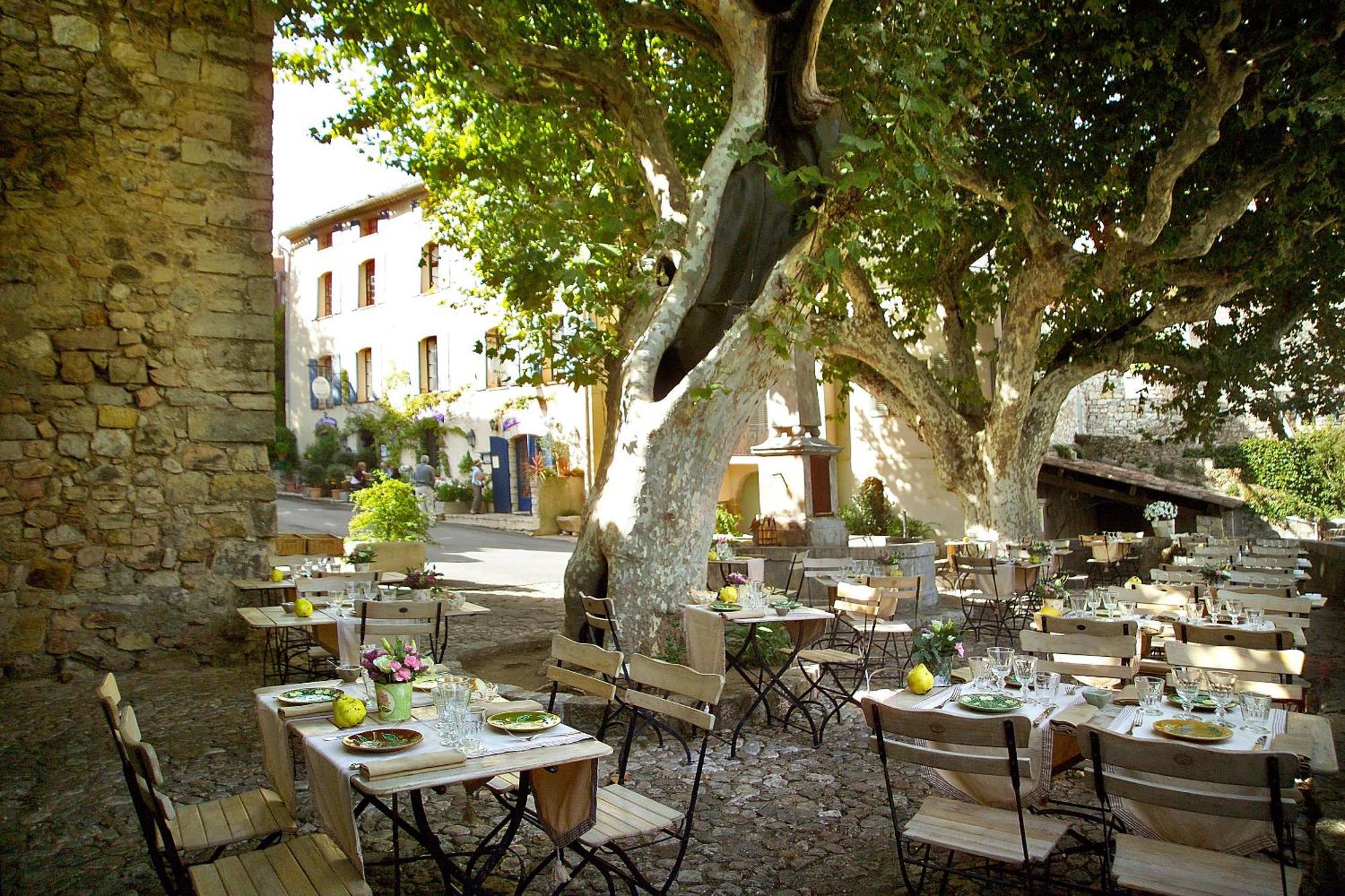 Hotel Restaurant Des Deux Rocs Seillans Exterior foto
