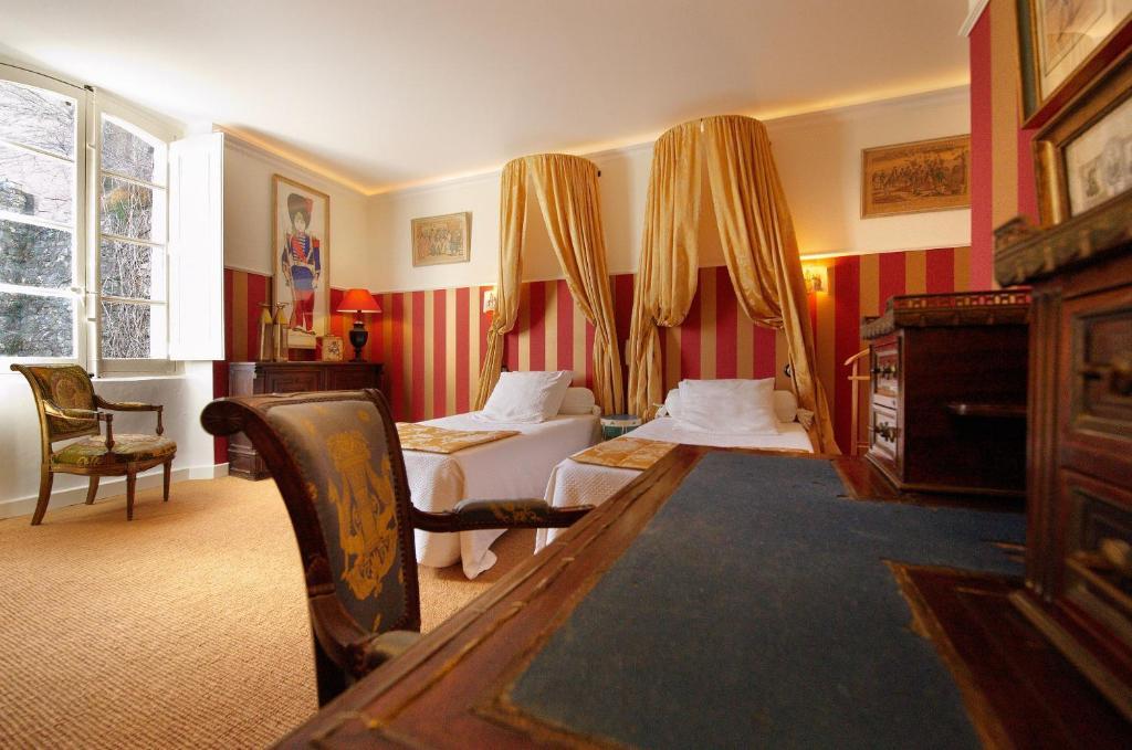 Hotel Restaurant Des Deux Rocs Seillans Habitación foto